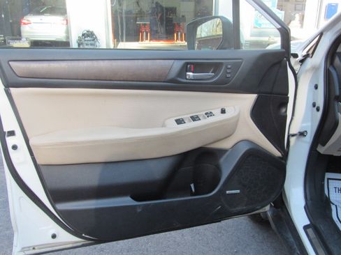 Used 2017 Subaru Outback 2.5i Limited image 12