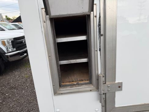 Used 2017 Chevrolet Express 3500 RWD image 9