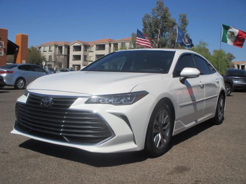 Used 2020 Toyota Avalon XLE image 16