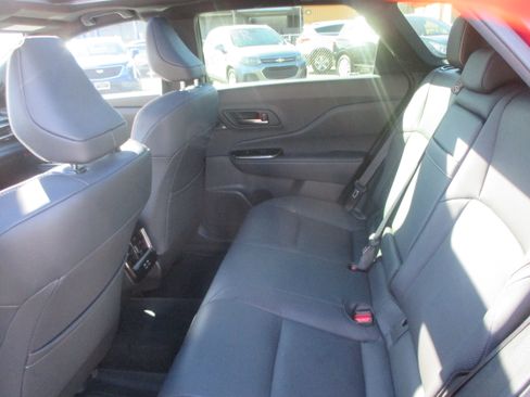 Used 2025 Toyota Crown Signia Limited image 6