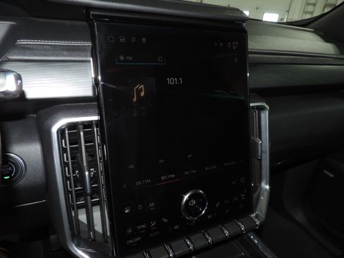 Used 2025 GMC Acadia Elevation image 43