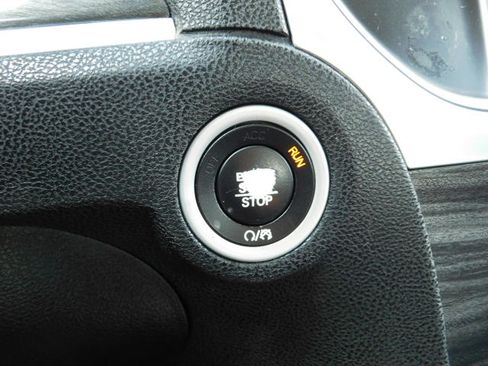 Used 2021 Chrysler 300 Touring image 17