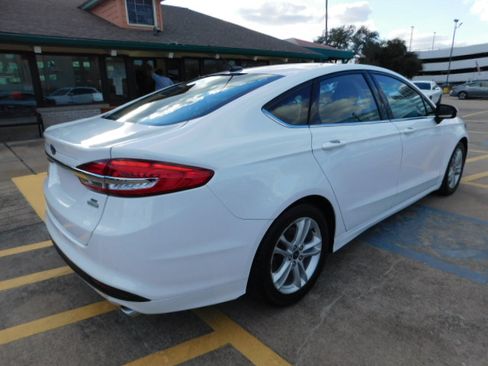 Used 2018 Ford Fusion SE image 8