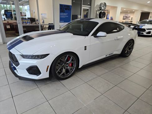 Used 2025 Ford Mustang Shelby GT350 RWD image 1