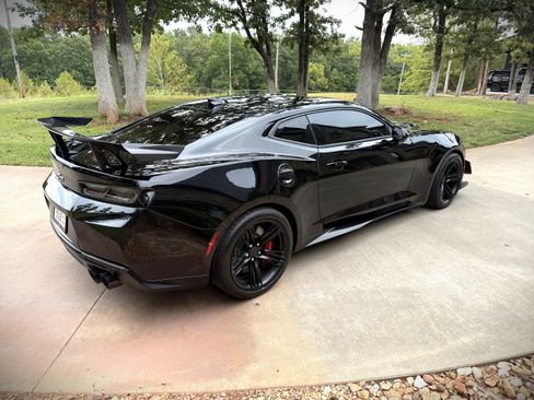 Used 2018 Chevrolet Camaro ZL1 Coupe RWD image 2