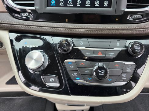 Used 2021 Chrysler Voyager LXi image 26