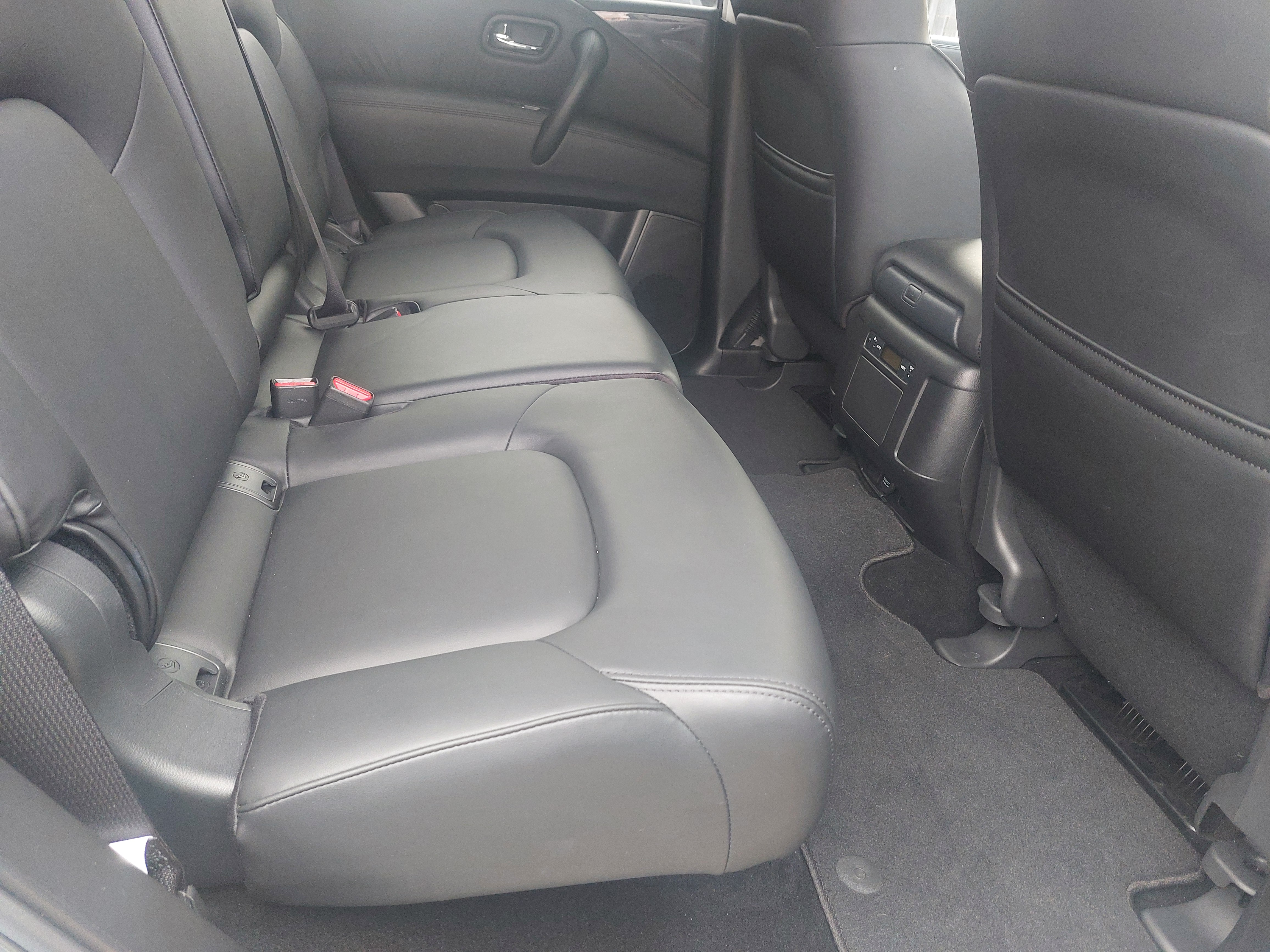 Used 2023 Nissan Armada 2WD SV image 11