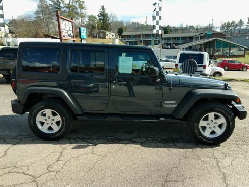 Used 2017 Jeep Wrangler Unlimited Sport S image 1