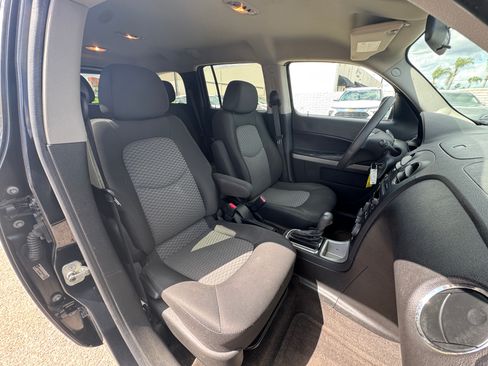 Used 2011 Chevrolet HHR LT image 18