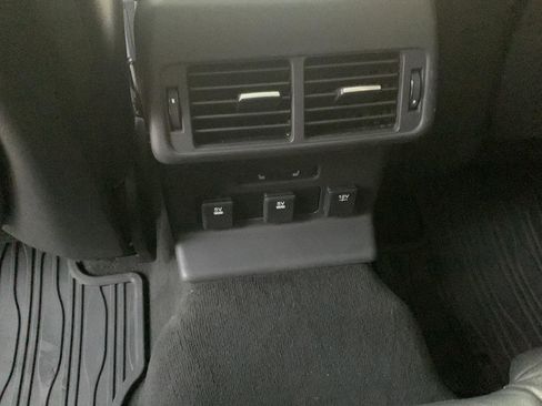 Used 2018 Land Rover Range Rover Velar S image 10