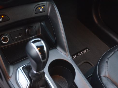 Used 2014 Hyundai Tucson SE image 16