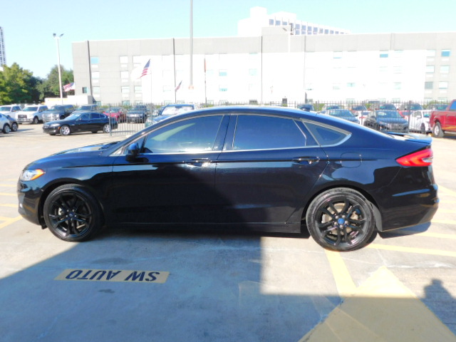 Used 2019 Ford Fusion SE FWD image 5