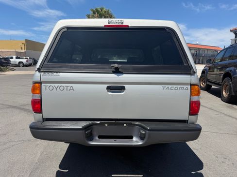 Used 2001 Toyota Tacoma 2WD Xtracab image 10