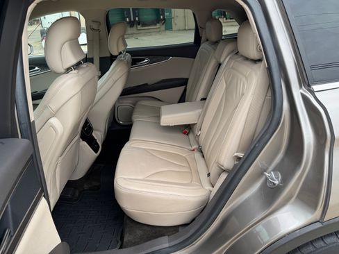 Used 2017 Lincoln MKX Select image 10