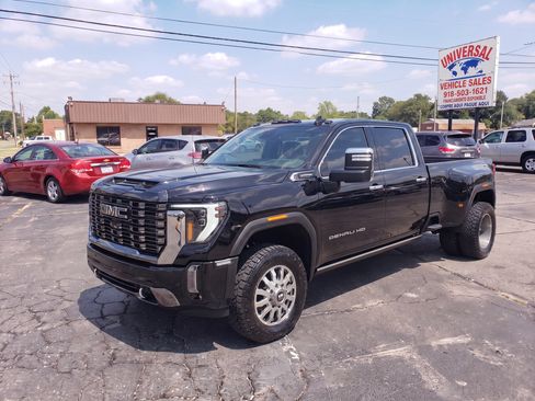 Used 2024 GMC Sierra 3500 4x4 Crew Cab Denali Ultimate image 5
