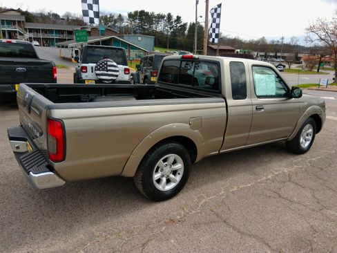 Used 2004 Nissan Frontier XE image 4