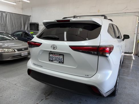 Used 2022 Toyota Highlander FWD LE V6 image 7