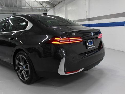 Used 2025 BMW i5 xDrive40 image 12