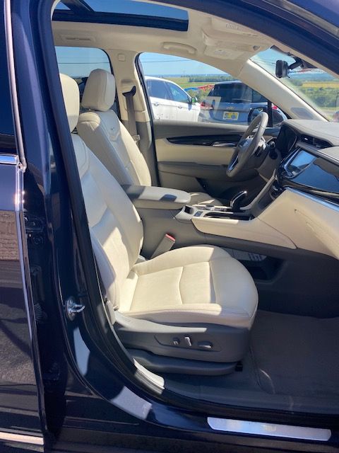 Used 2024 Cadillac XT6 AWD Premium Luxury image 15