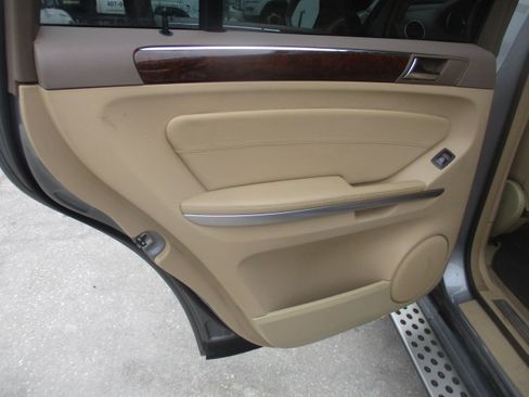 Used 2010 Mercedes-Benz GL 450 image 16