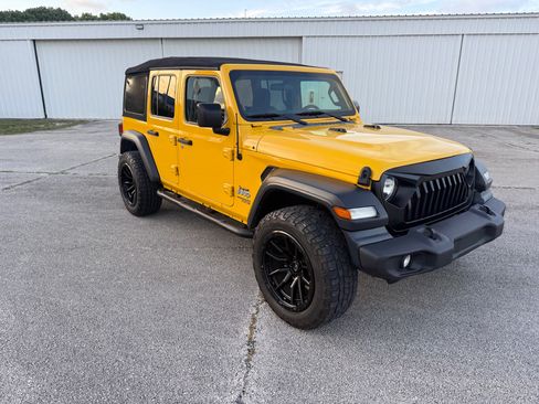 Used 2019 Jeep Wrangler 4WD Unlimited Sport image 79