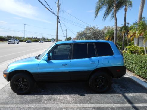 Used 1999 Toyota RAV4 2WD 4-Door image 2