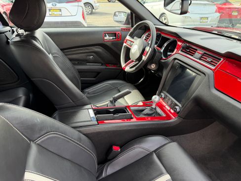Used 2013 Ford Mustang GT Premium image 18