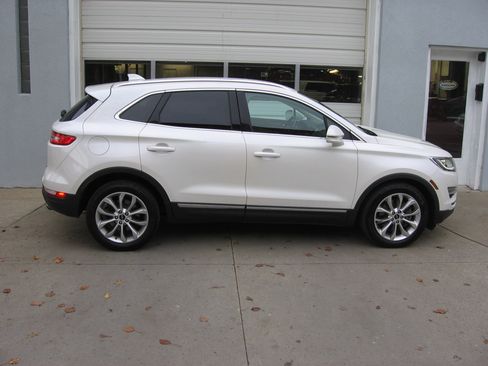 Used 2017 Lincoln MKC Select image 19