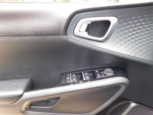 Used 2020 Kia Soul S FWD image 13