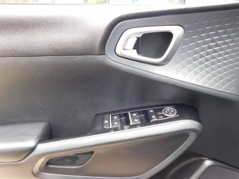Used 2020 Kia Soul S image 13