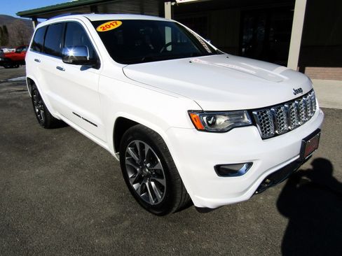 Used 2017 Jeep Grand Cherokee Overland image 2