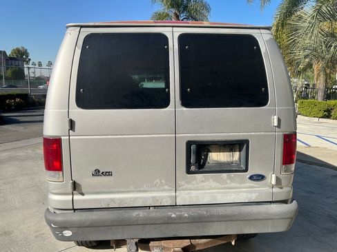 Used 2003 Ford E-350 and Econoline 350 image 8
