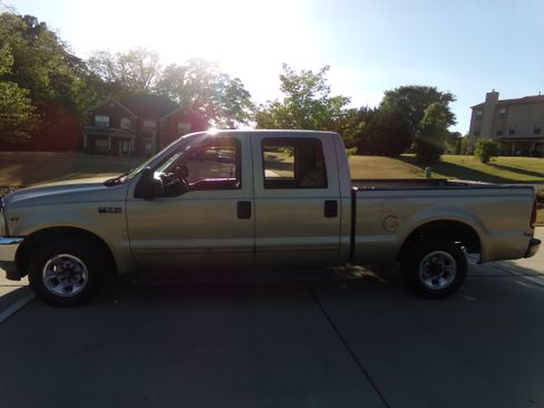 Used 2001 Ford F250 image 2