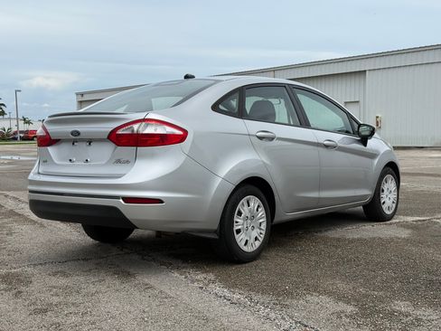 Used 2014 Ford Fiesta SE FWD image 9