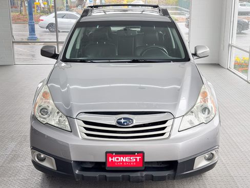 Used 2010 Subaru Outback 2.5i Limited image 2