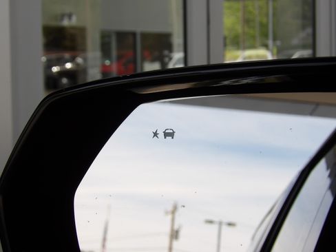 Used 2025 Chevrolet Suburban Z71 image 31