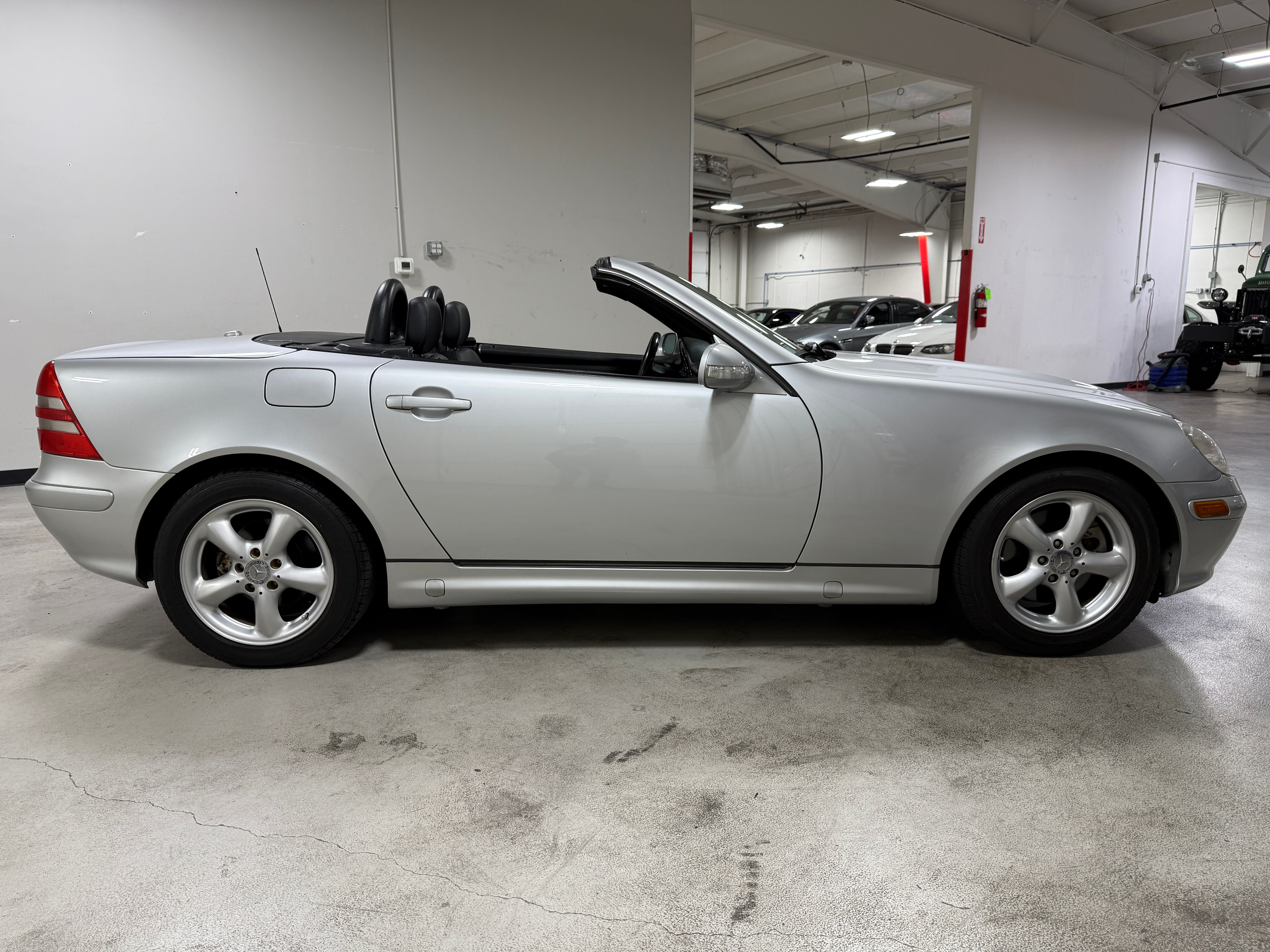 Used 2001 Mercedes-Benz SLK 320 image 3