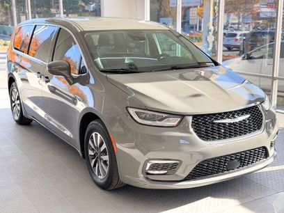 Used 2022 Chrysler Pacifica Touring-L