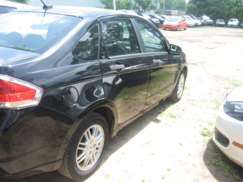 Used 2011 Ford Focus SE Sedan FWD image 4