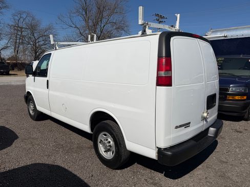 Used 2014 Chevrolet Express 2500 image 3