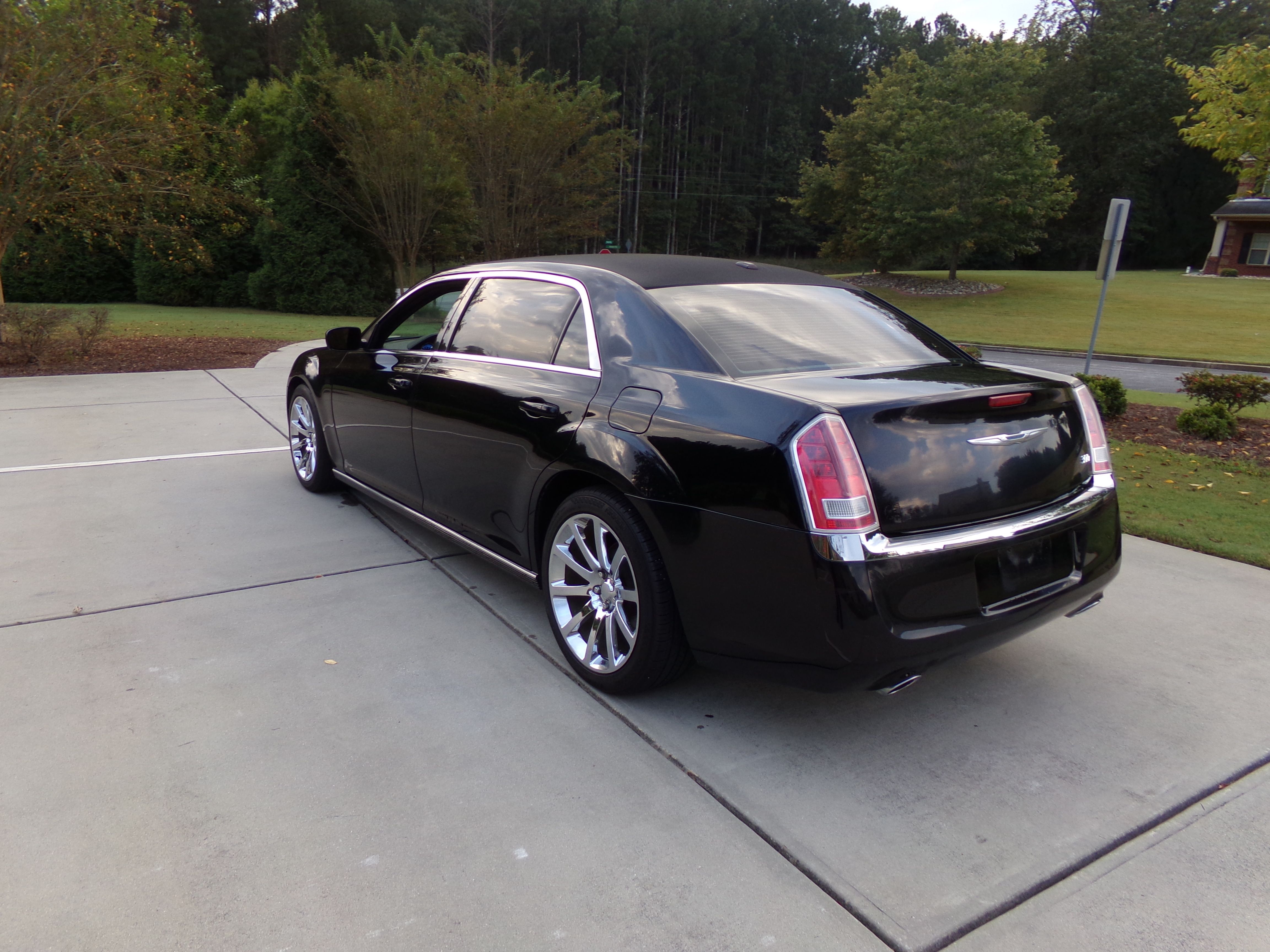 Used 2014 Chrysler 300 S RWD image 3