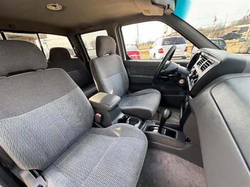 Used 2000 Nissan Frontier SE image 15