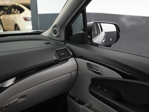 Used 2017 Honda Pilot Touring image 23