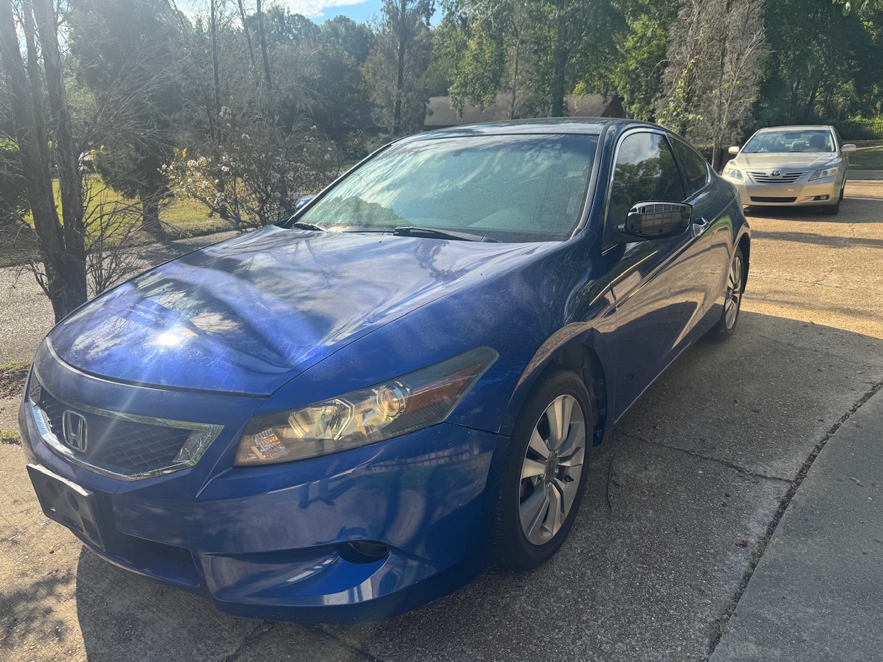 Used 2009 Honda Accord EX-L Coupe image 2
