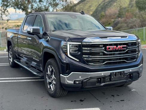 Used 2025 GMC Sierra 1500 SLT image 3