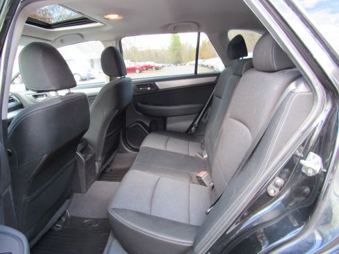 Used 2017 Subaru Outback 2.5i Premium image 19