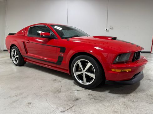 Used 2007 Ford Mustang GT Deluxe RWD image 2