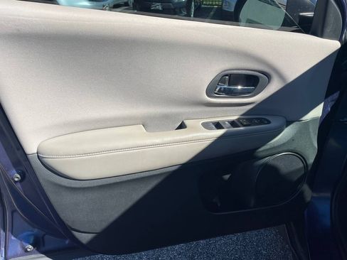 Used 2016 Honda HR-V LX image 9