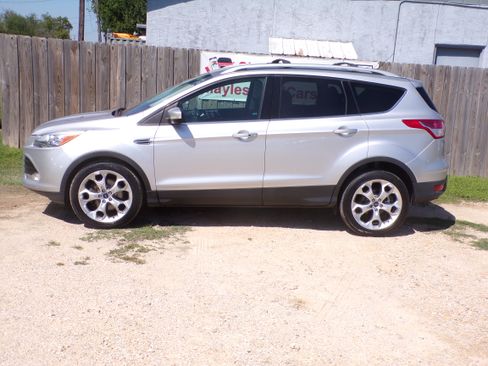 Used 2013 Ford Escape 4WD Titanium image 3
