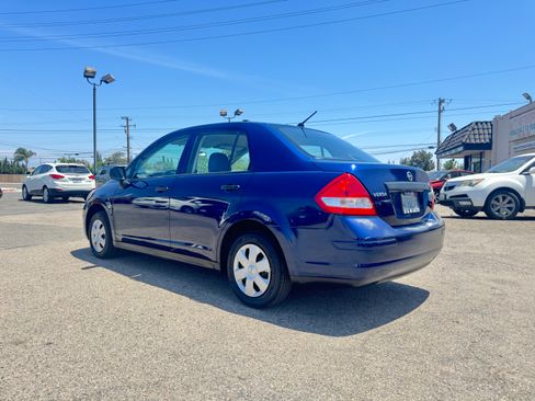 Used 2010 Nissan Versa Sedan FWD image 5